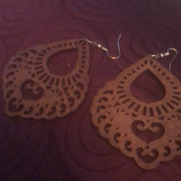 New Wooden earrings very light no pull dream catcher heart dangle hook earrings - Picture 2 of 5